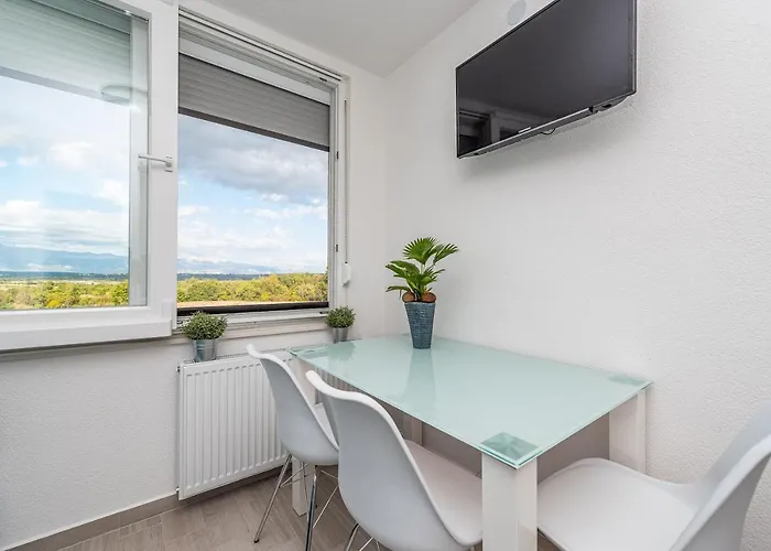 Luna Apartament *